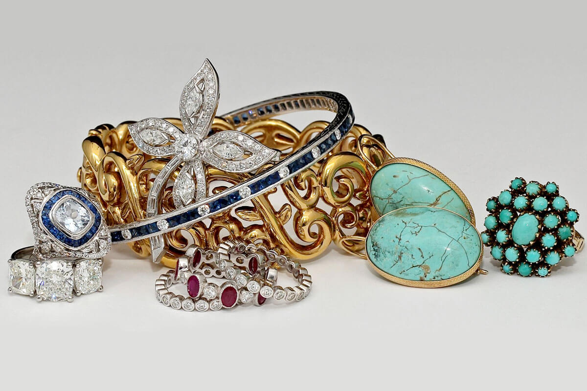 Summer 2025 Jewelry Trends: Colorful Gems, Mixed Metals & Statement Pendants